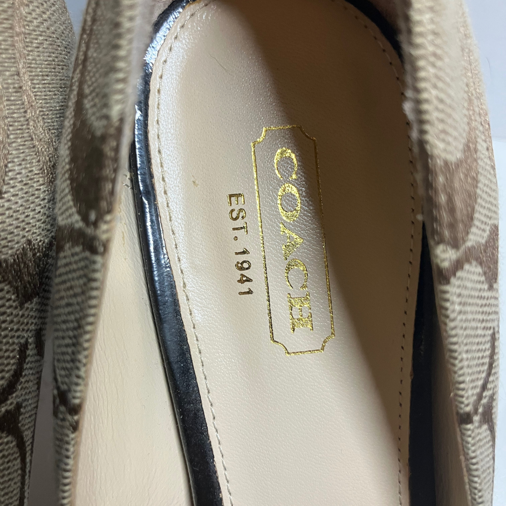 COACH Helaine Peep Toe Monogram Buckle Pumps Women’s Size 7.5M Khaki