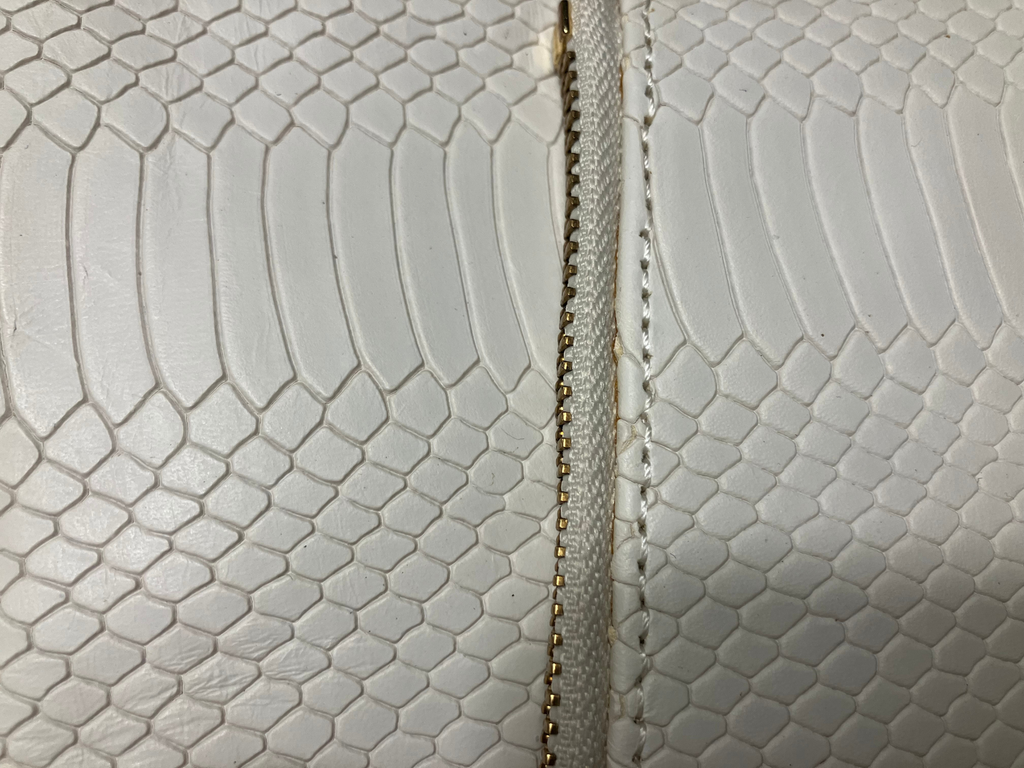 Elaine Turner White Snake-Embossed Envelope Clutch – Gold Hardware – NWT