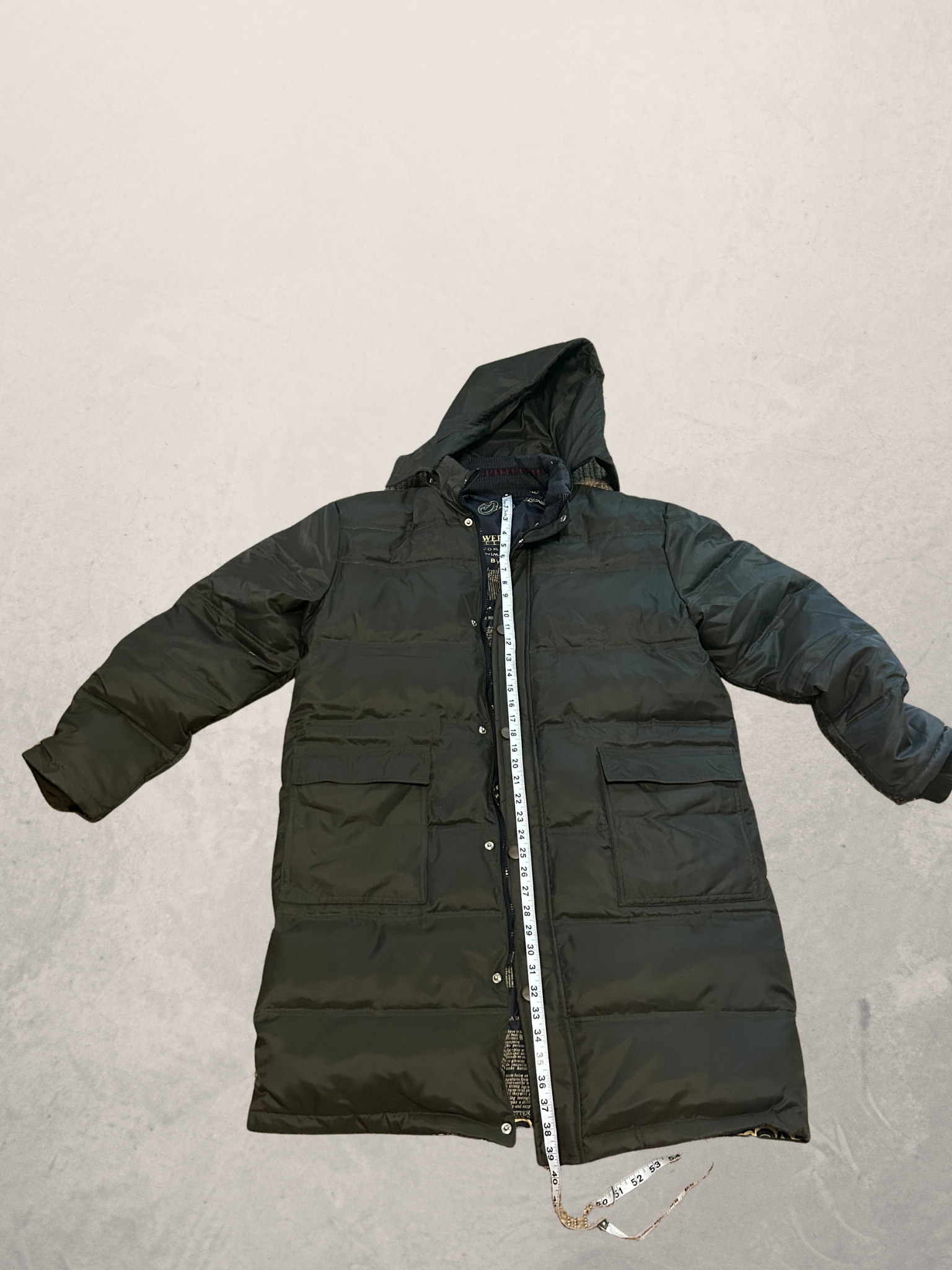 Jingpinfushi — Puffer Coat | Olive utility with a private interior world · Sz OS
