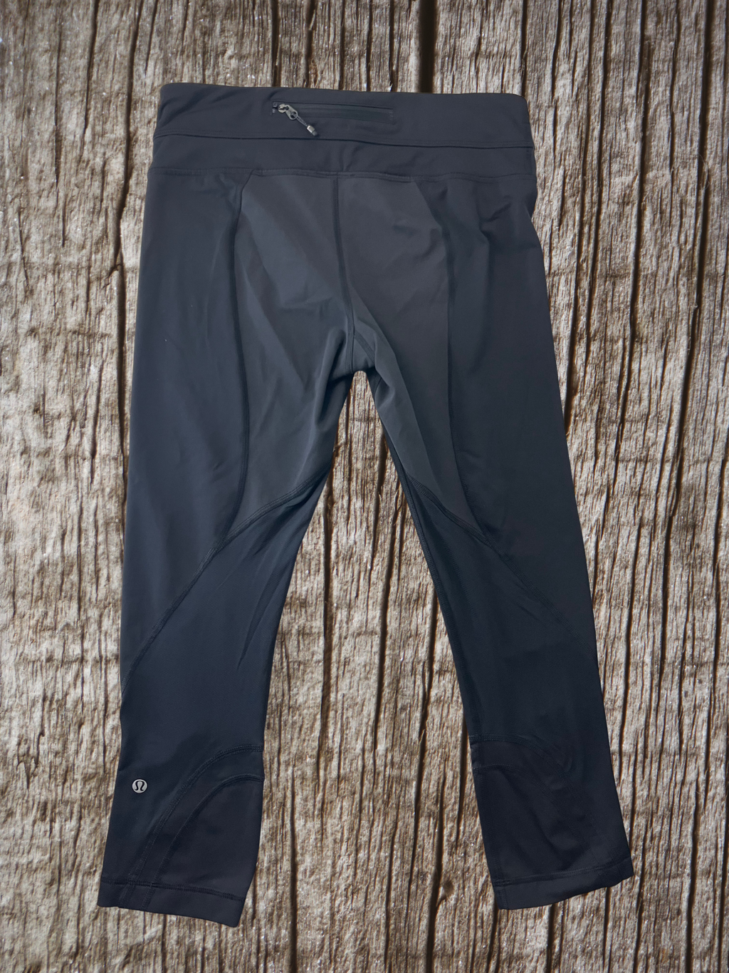 Lululemon — Cropped Leggings | Smooth nylon blend, back zip pocket · Sz 6