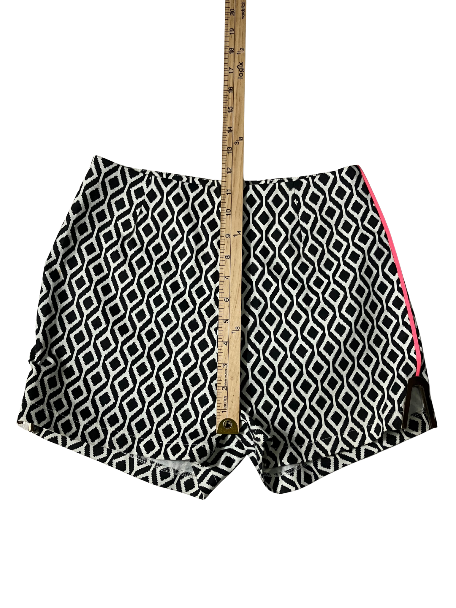 Lulumari Black & White Geometric Print Shorts - Size M Cotton Blend