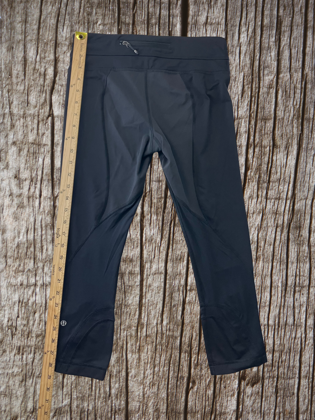 Lululemon — Cropped Leggings | Smooth nylon blend, back zip pocket · Sz 6