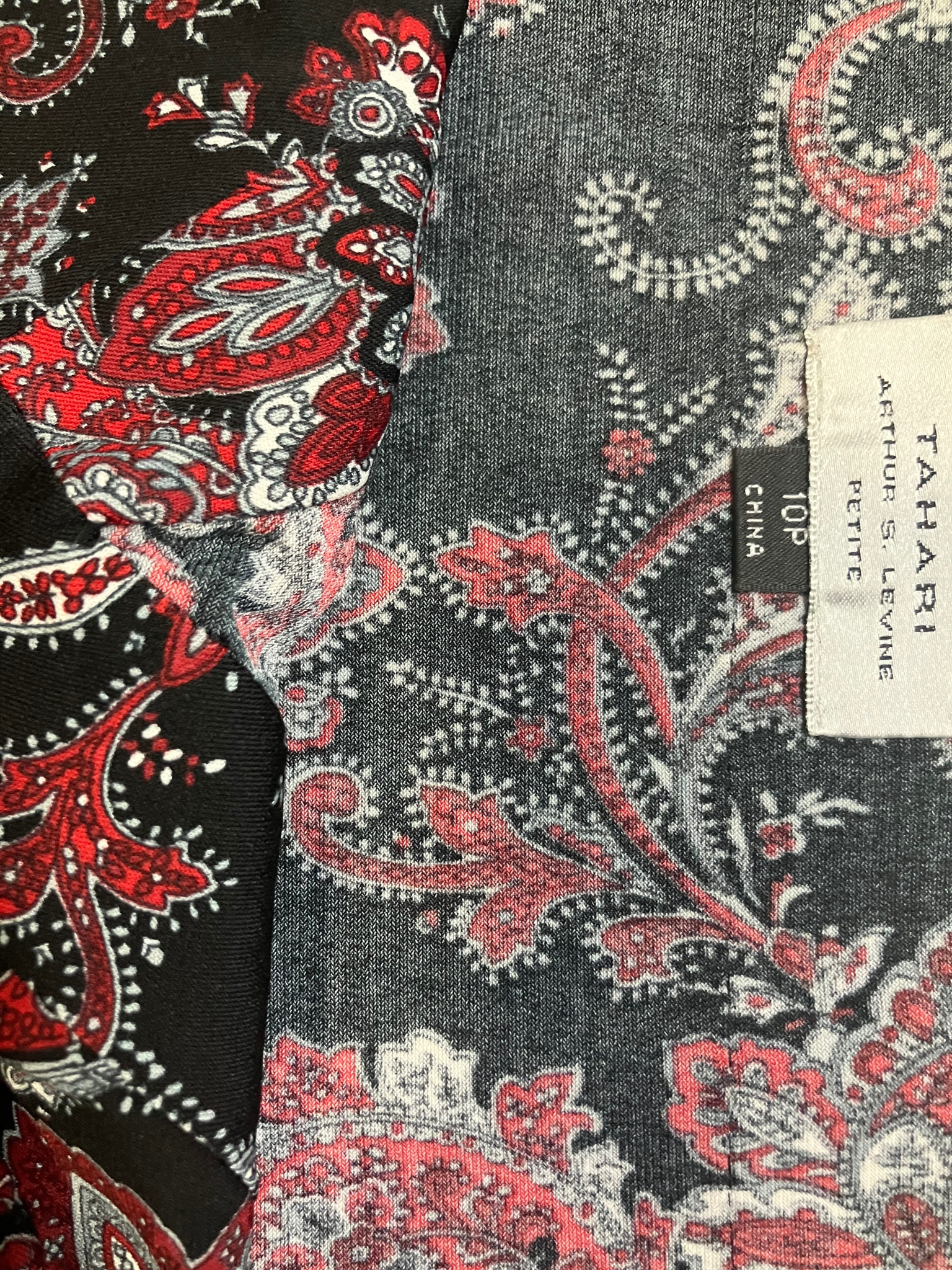 Tahari Paisley Surplice Top Size 10P Petite Black Red White Sleeveless V-Neck