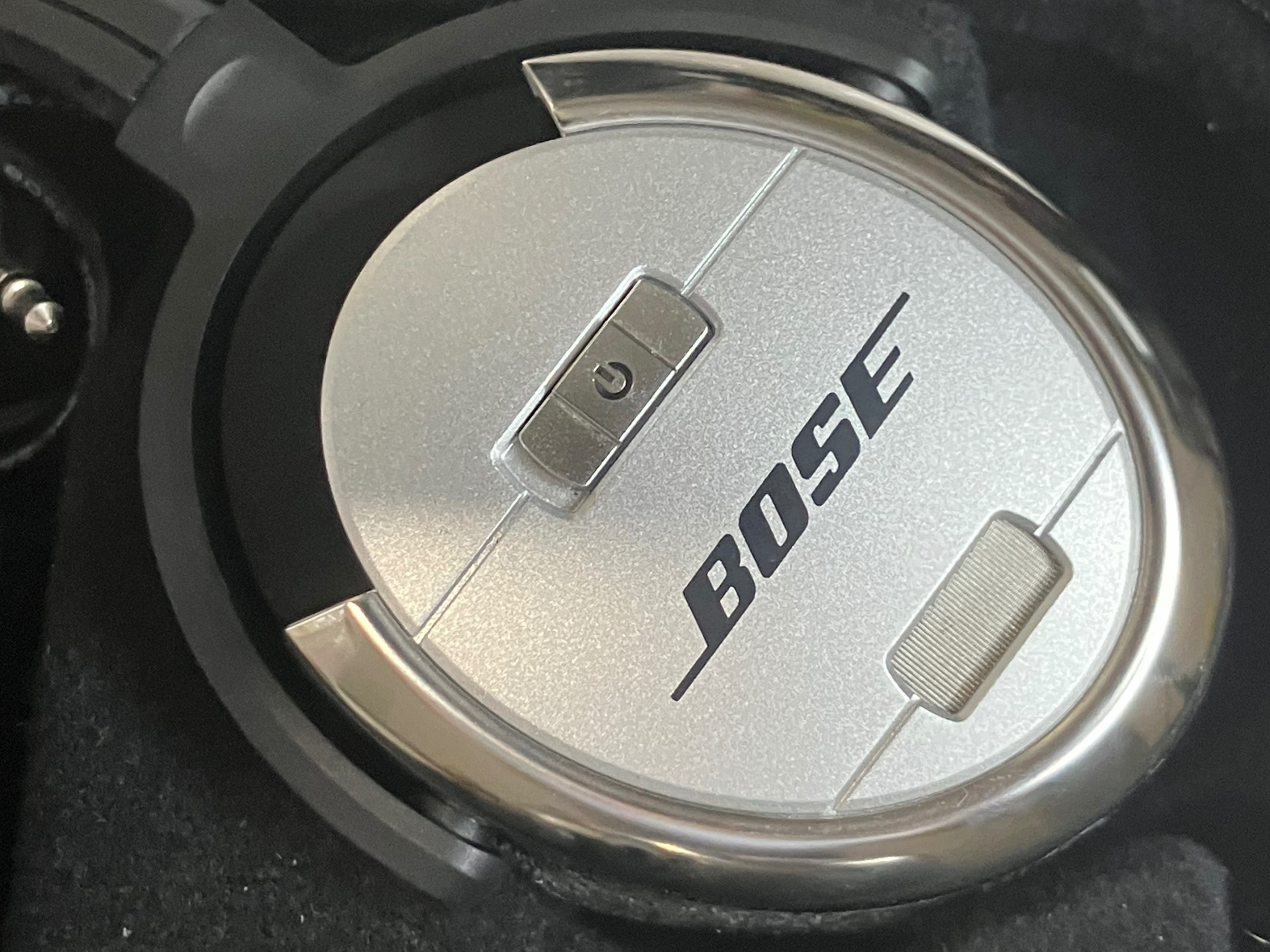 Bose QuietComfort 15 Acoustic Noise Cancelling Headphones – Silver/Black