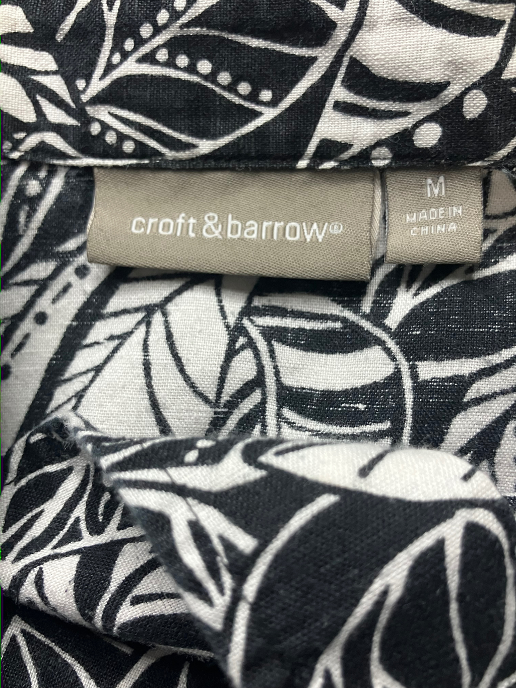 Croft & Barrow Tropical Leaf Print Top Size M Linen Cotton Black White Short