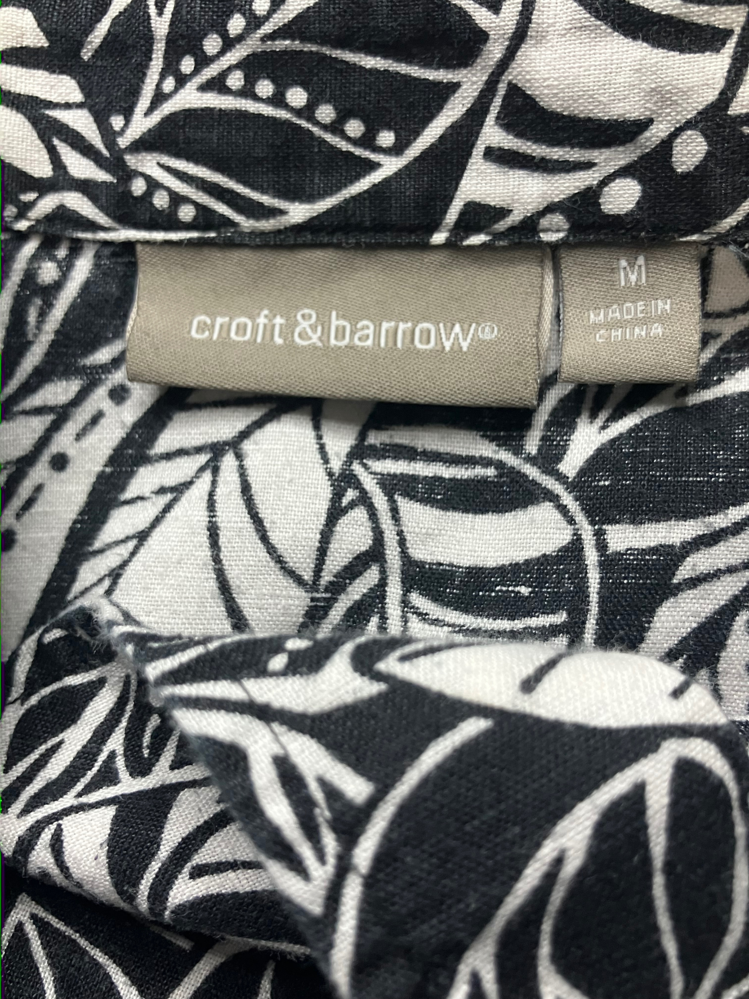 Croft & Barrow Tropical Leaf Print Top Size M Linen Cotton Black White Short