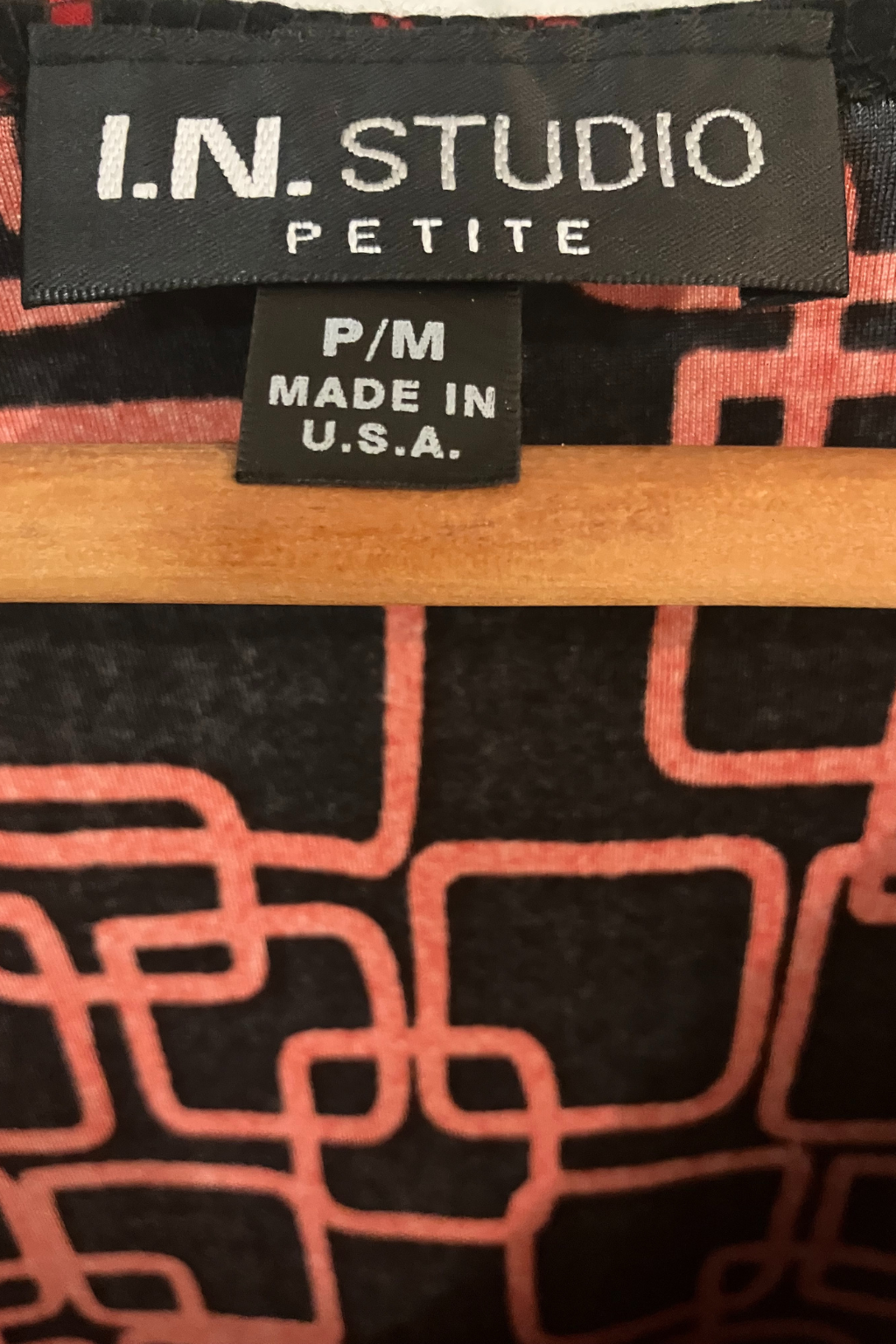 I.N. Studio — Blouse | Red geometric chain print on a black field · Sz M Petite