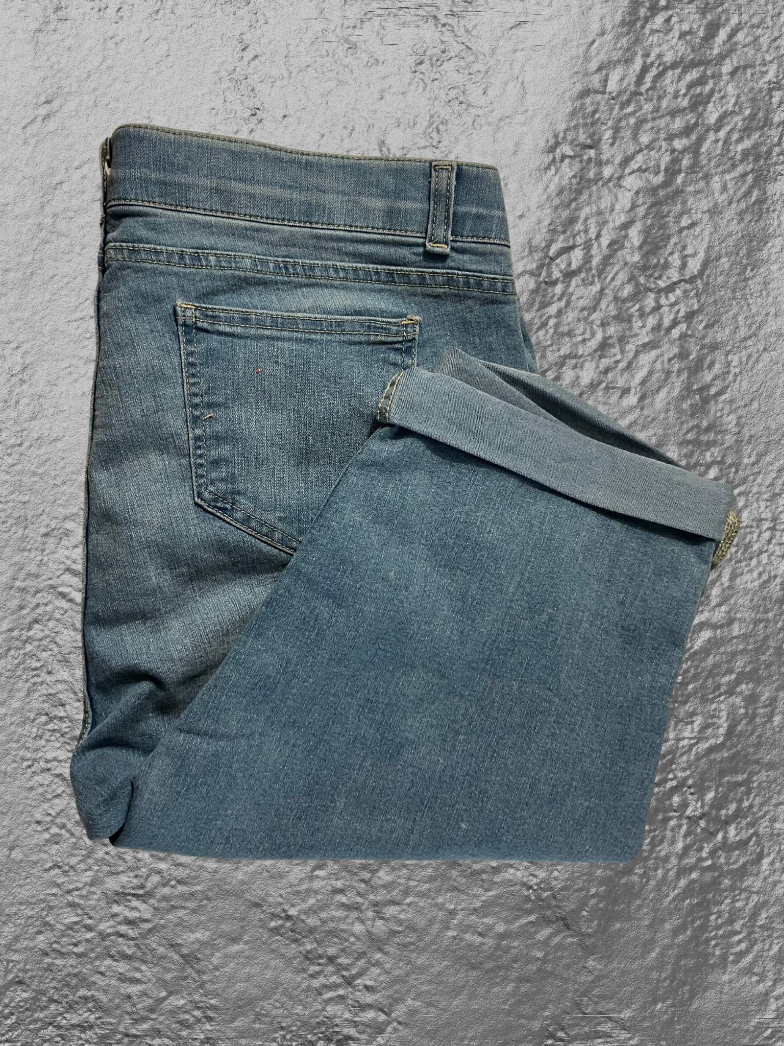 Rafaella Weekend — Shorts | Not every bermuda earns its keep — this one does · Sz 16