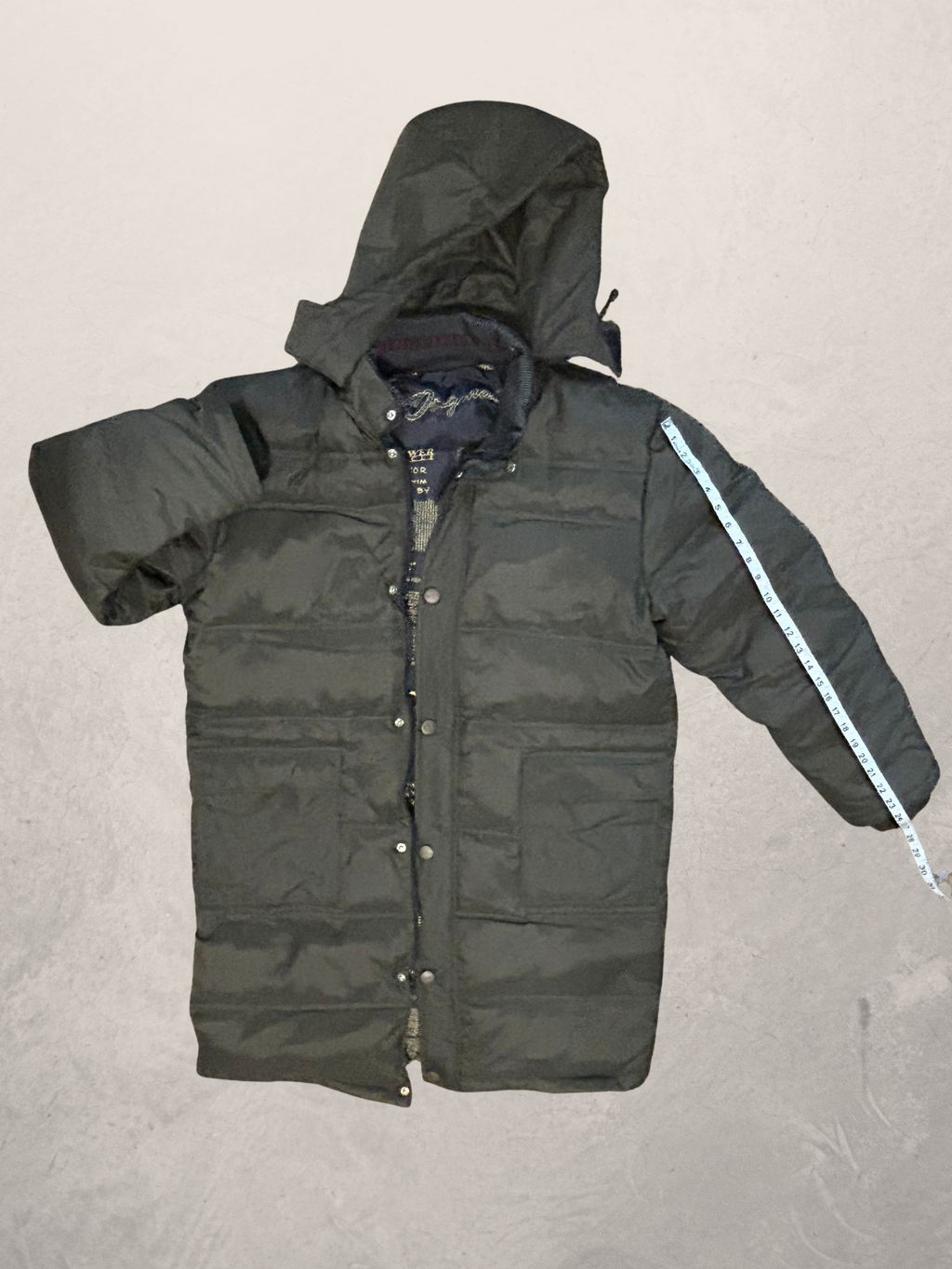 Jingpinfushi — Puffer Coat | Olive utility with a private interior world · Sz OS