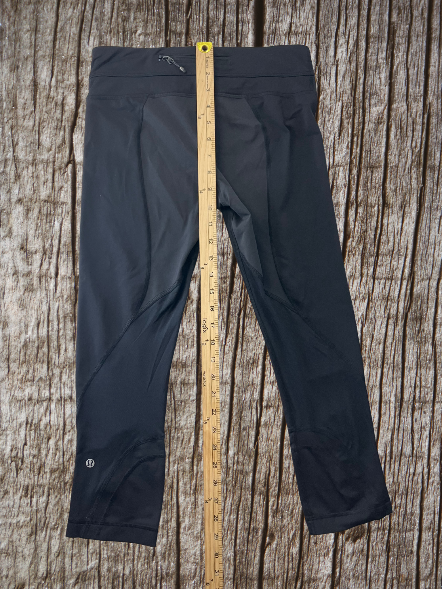 Lululemon — Cropped Leggings | Smooth nylon blend, back zip pocket · Sz 6