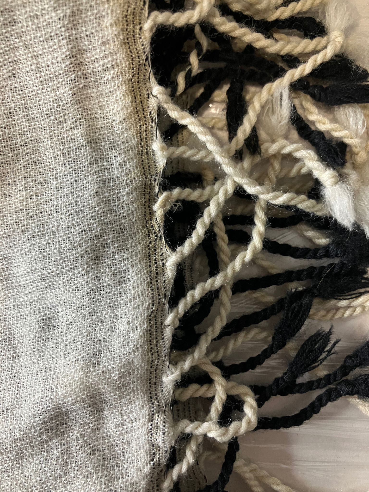 Lafayette 148 New York Wool Scarf Reversible Leaf Pattern Black & Ivory