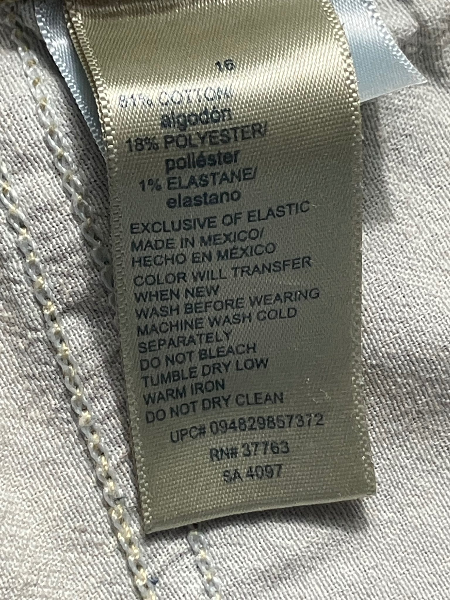 Rafaella Weekend — Shorts | Not every bermuda earns its keep — this one does · Sz 16