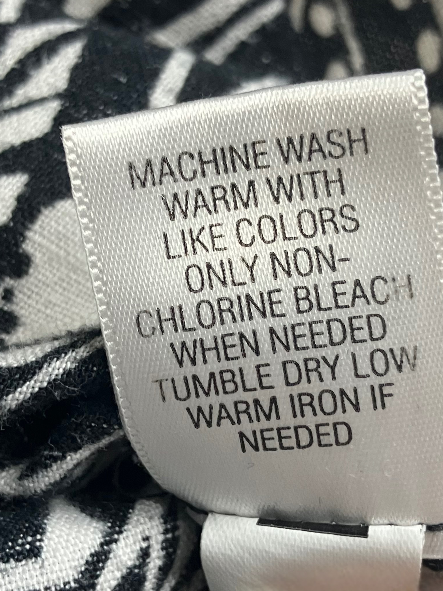 Croft & Barrow Tropical Leaf Print Top Size M Linen Cotton Black White Short