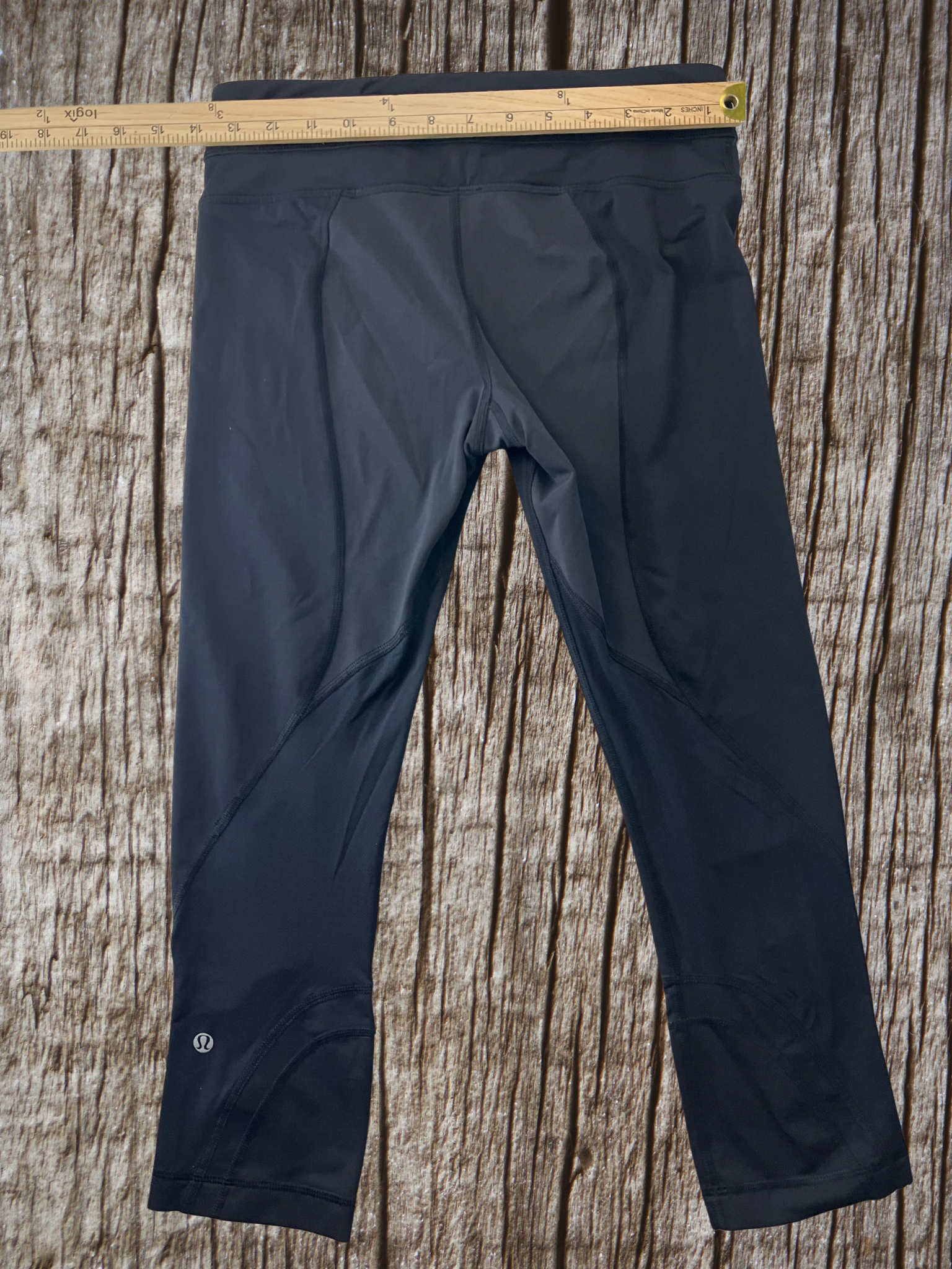 Lululemon — Cropped Leggings | Smooth nylon blend, back zip pocket · Sz 6