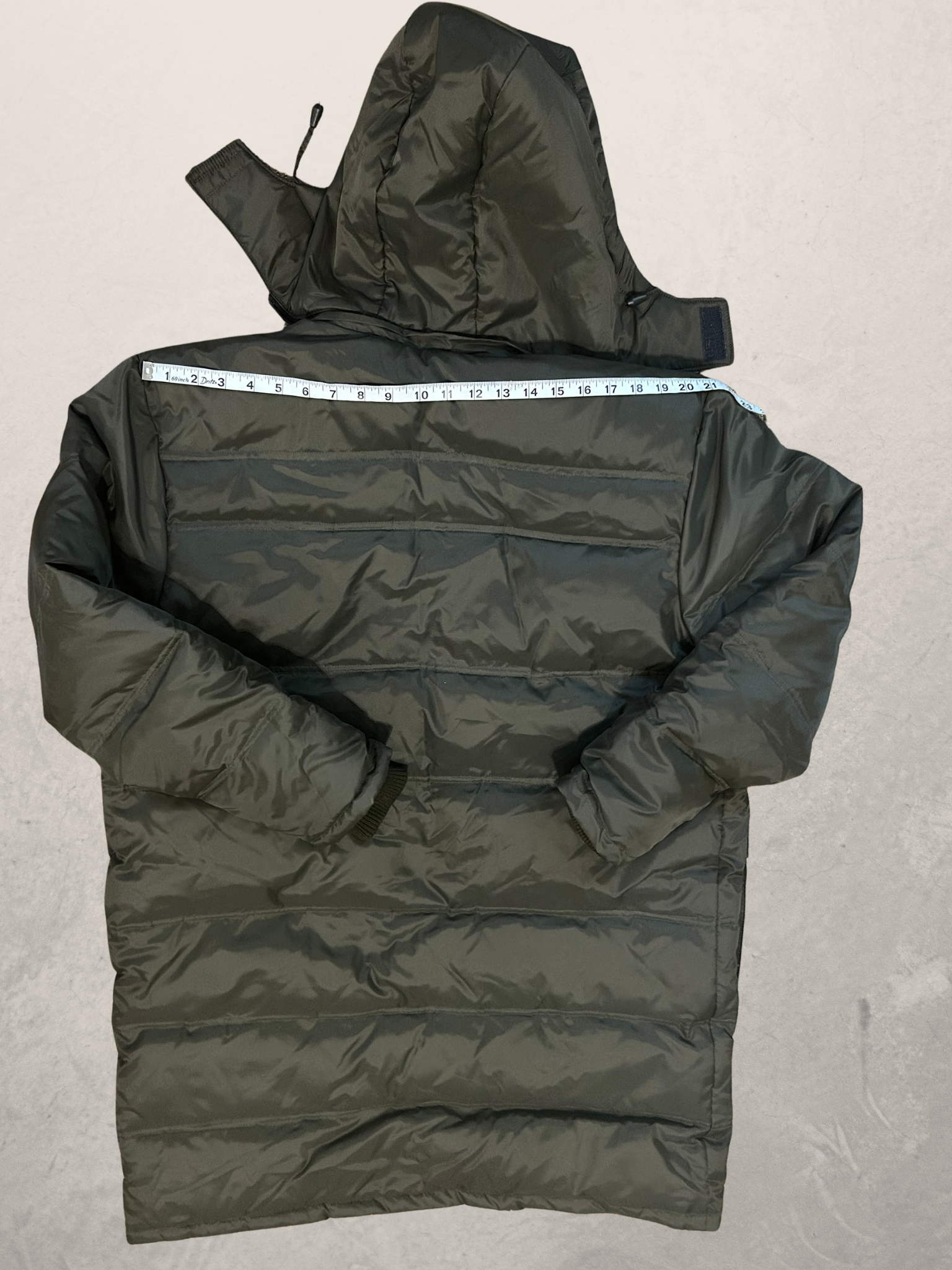 Jingpinfushi — Puffer Coat | Olive utility with a private interior world · Sz OS