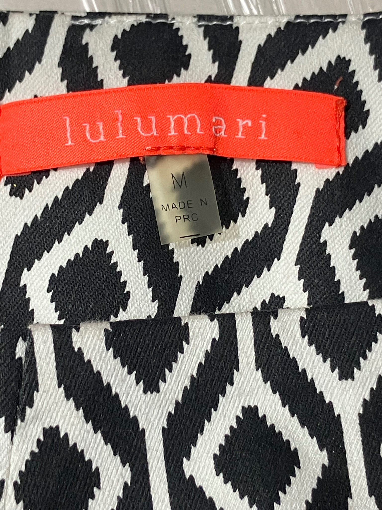 Lulumari Black & White Geometric Print Shorts - Size M Cotton Blend