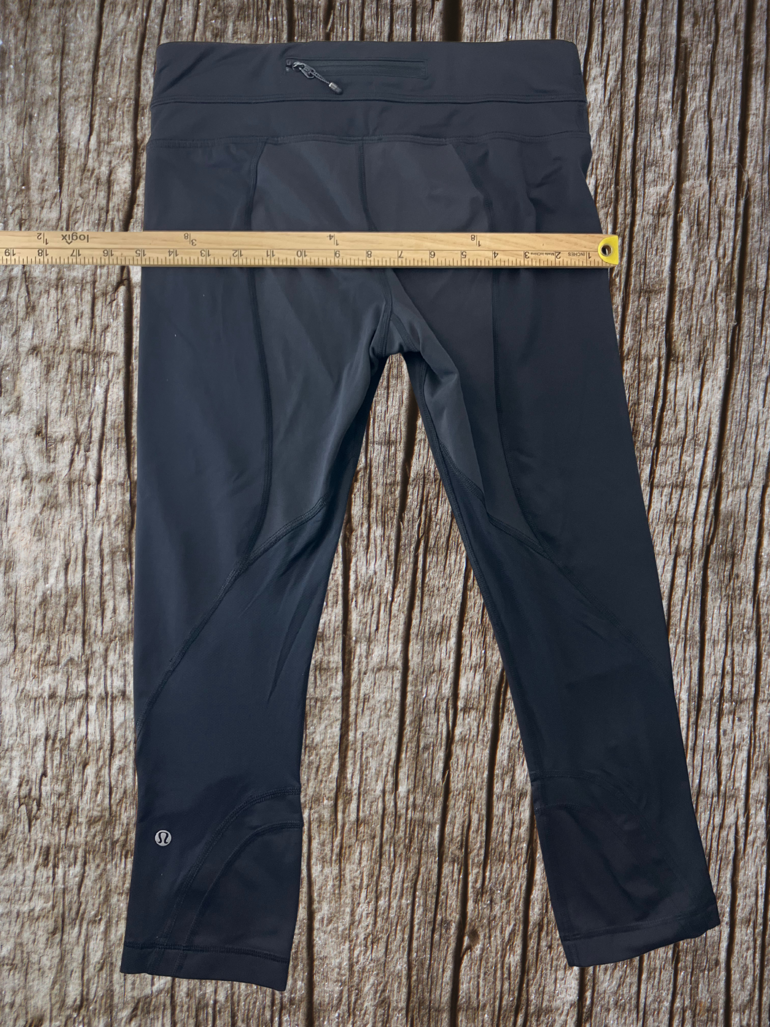 Lululemon — Cropped Leggings | Smooth nylon blend, back zip pocket · Sz 6