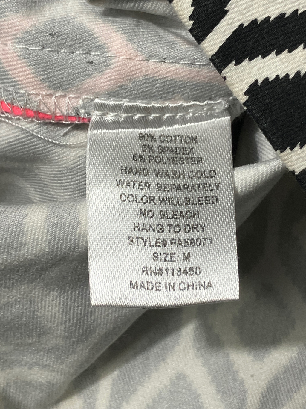 Lulumari Black & White Geometric Print Shorts - Size M Cotton Blend