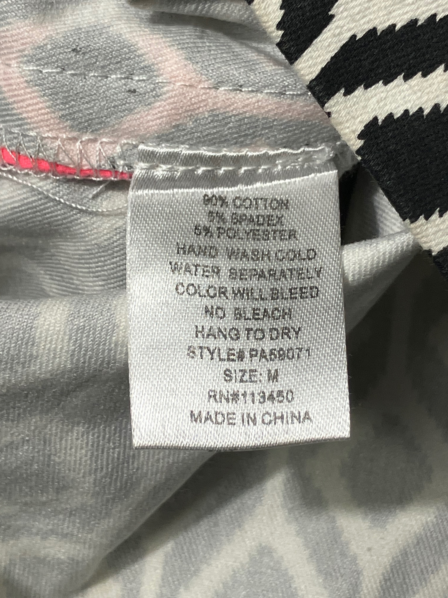 Lulumari Black & White Geometric Print Shorts - Size M Cotton Blend