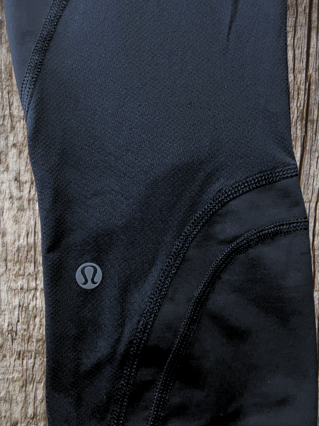 Lululemon — Cropped Leggings | Smooth nylon blend, back zip pocket · Sz 6