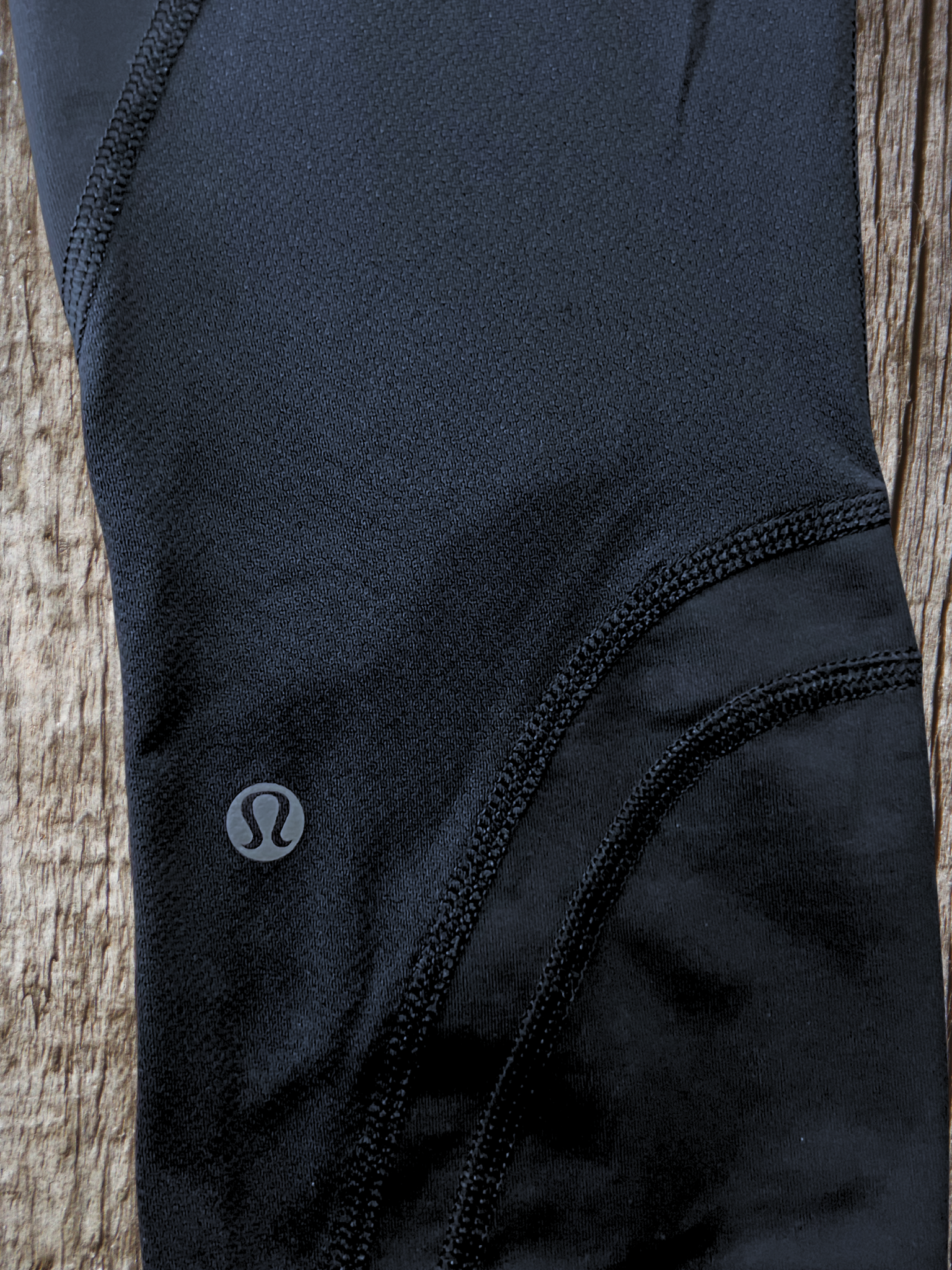 Lululemon — Cropped Leggings | Smooth nylon blend, back zip pocket · Sz 6