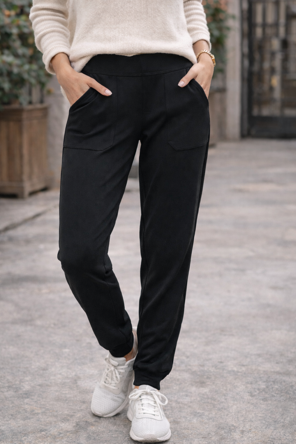 Spanx — Trouser | Deep black, high-rise tapered leg · Sz M