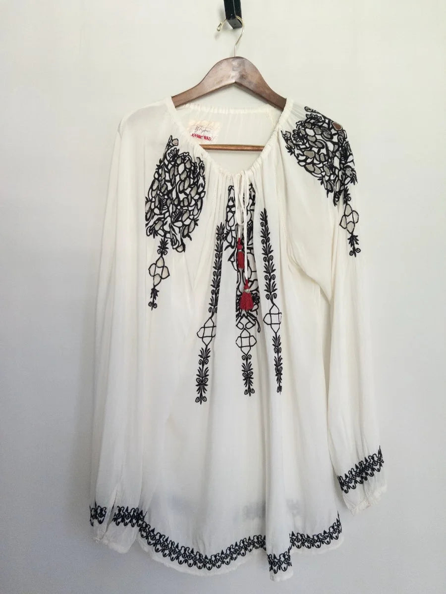 Johnny Was — Blouse | Folk memory, encoded in thread, worn like a quiet declaration · Sz L
