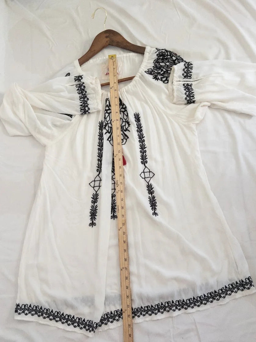 Johnny Was — Blouse | Folk memory, encoded in thread, worn like a quiet declaration · Sz L