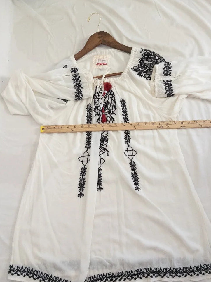 Johnny Was — Blouse | Folk memory, encoded in thread, worn like a quiet declaration · Sz L