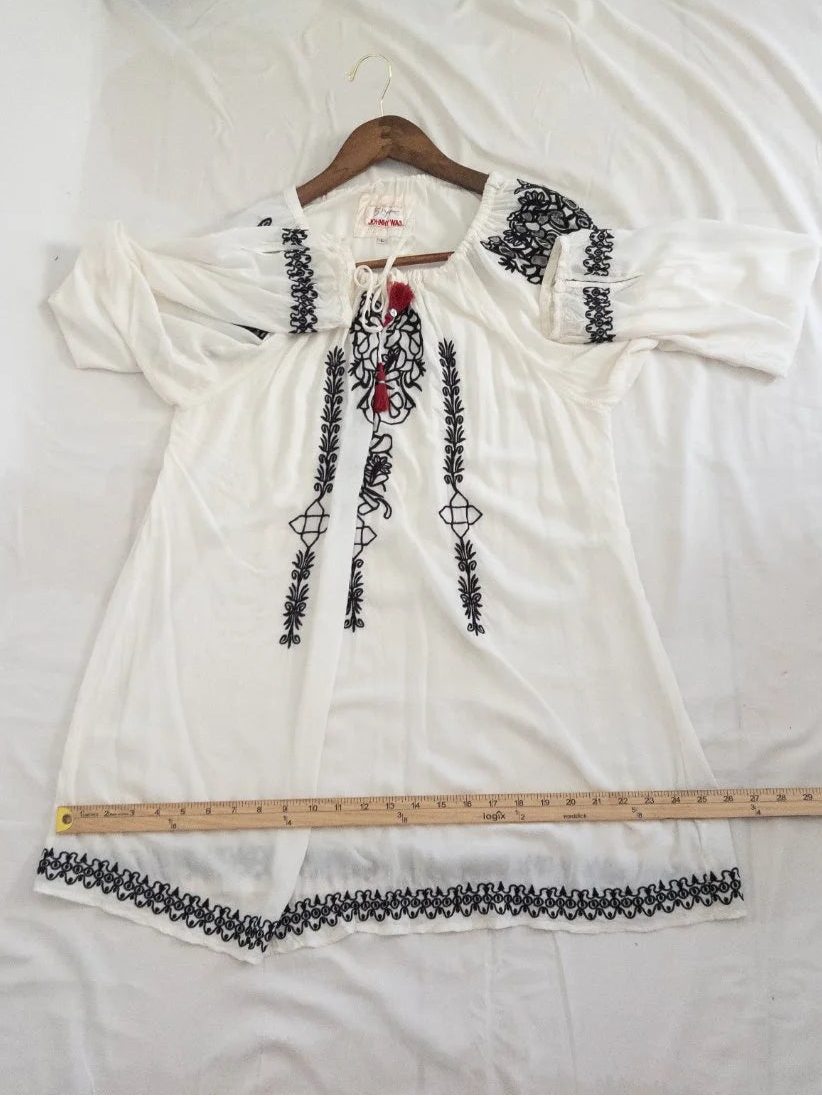 Johnny Was — Blouse | Folk memory, encoded in thread, worn like a quiet declaration · Sz L