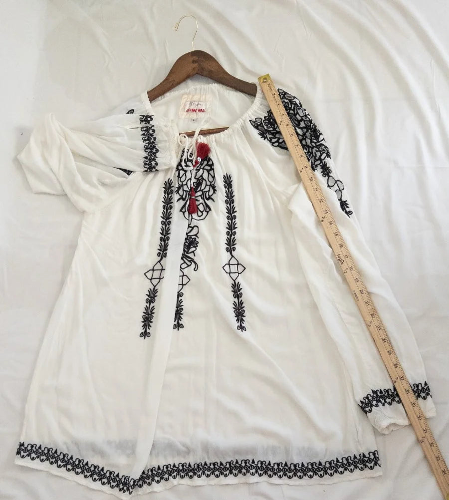 Johnny Was — Blouse | Folk memory, encoded in thread, worn like a quiet declaration · Sz L