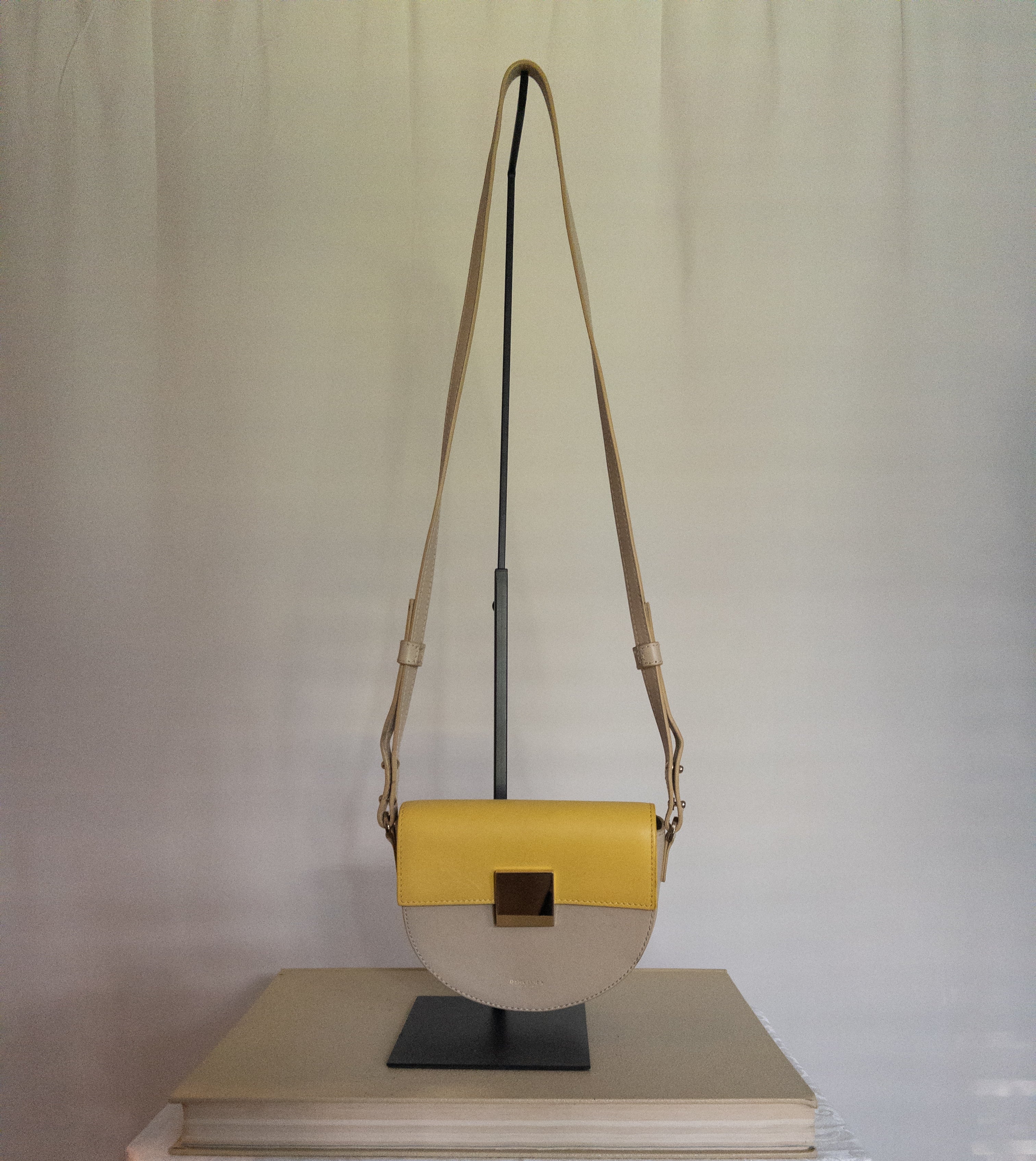 DeMellier London — Bag | Not every bag asks for attention — this one earns it · Sz OS