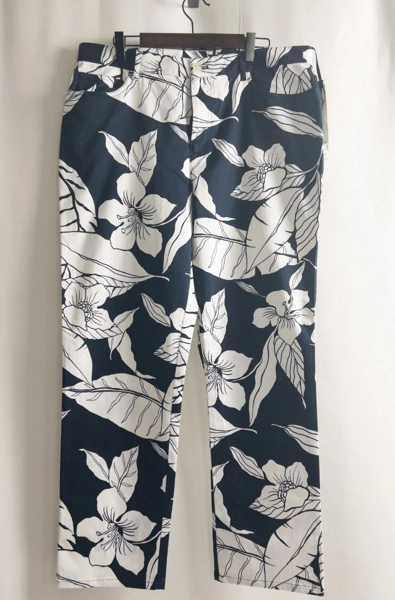 Lauren Ralph Lauren — Tailored pants | Not every garden grows quietly — some demand an entrance · Sz 14