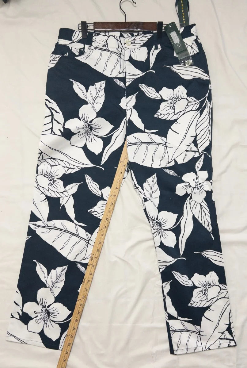 Lauren Ralph Lauren — Tailored pants | Not every garden grows quietly — some demand an entrance · Sz 14