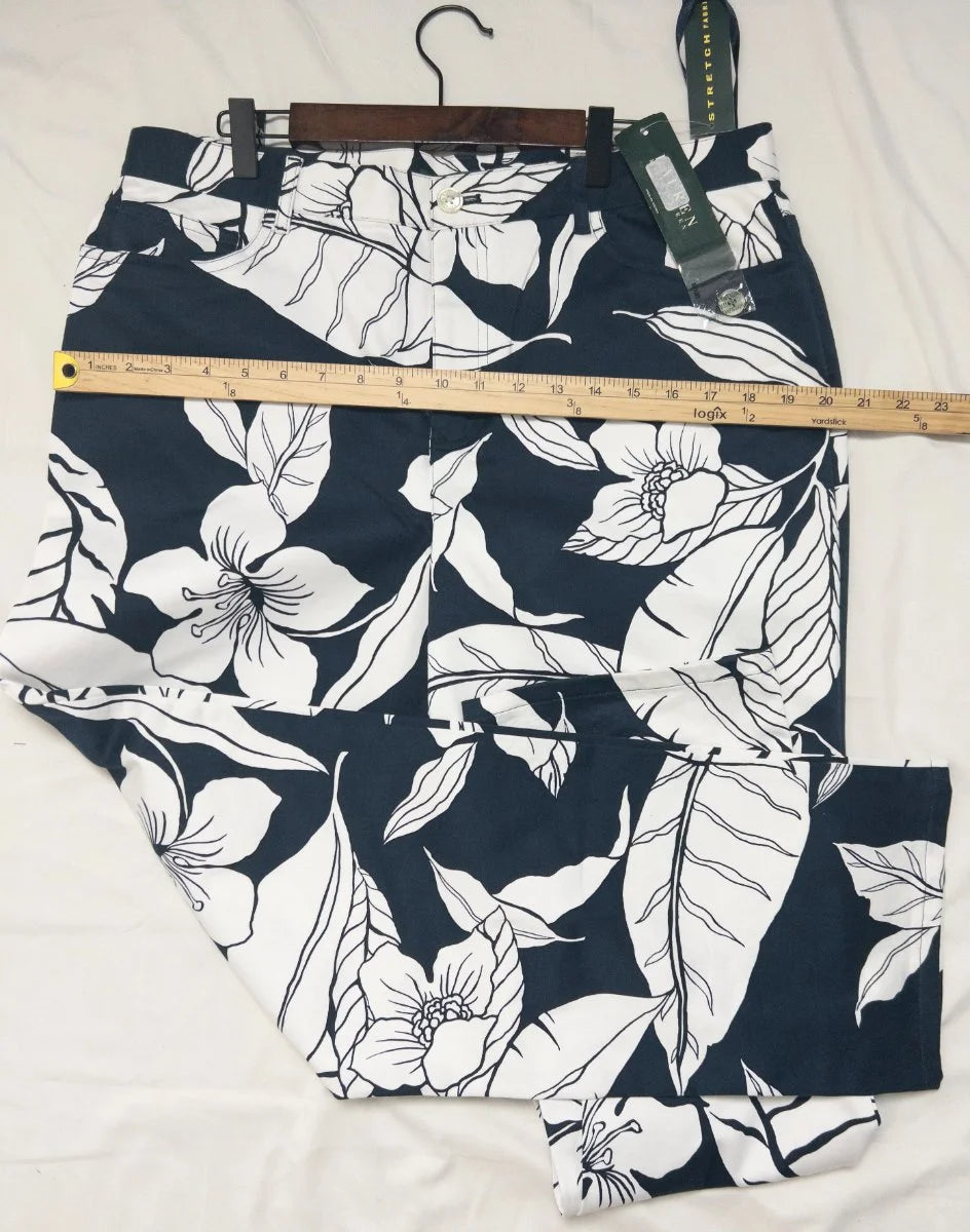 Lauren Ralph Lauren — Tailored pants | Not every garden grows quietly — some demand an entrance · Sz 14