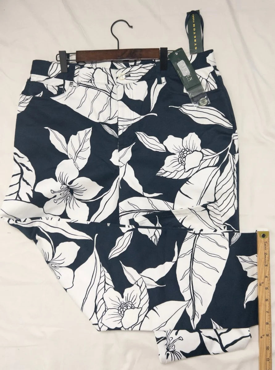 Lauren Ralph Lauren — Tailored pants | Not every garden grows quietly — some demand an entrance · Sz 14