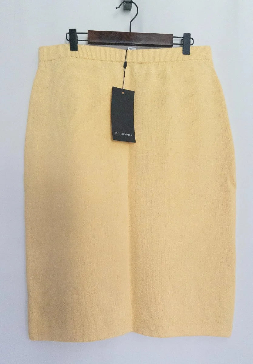St. John — Skirt | Power dressing never required a single sharp edge · Sz 12
