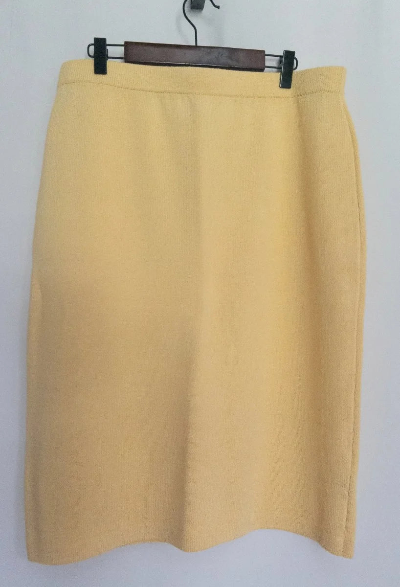 St. John — Skirt | Power dressing never required a single sharp edge · Sz 12