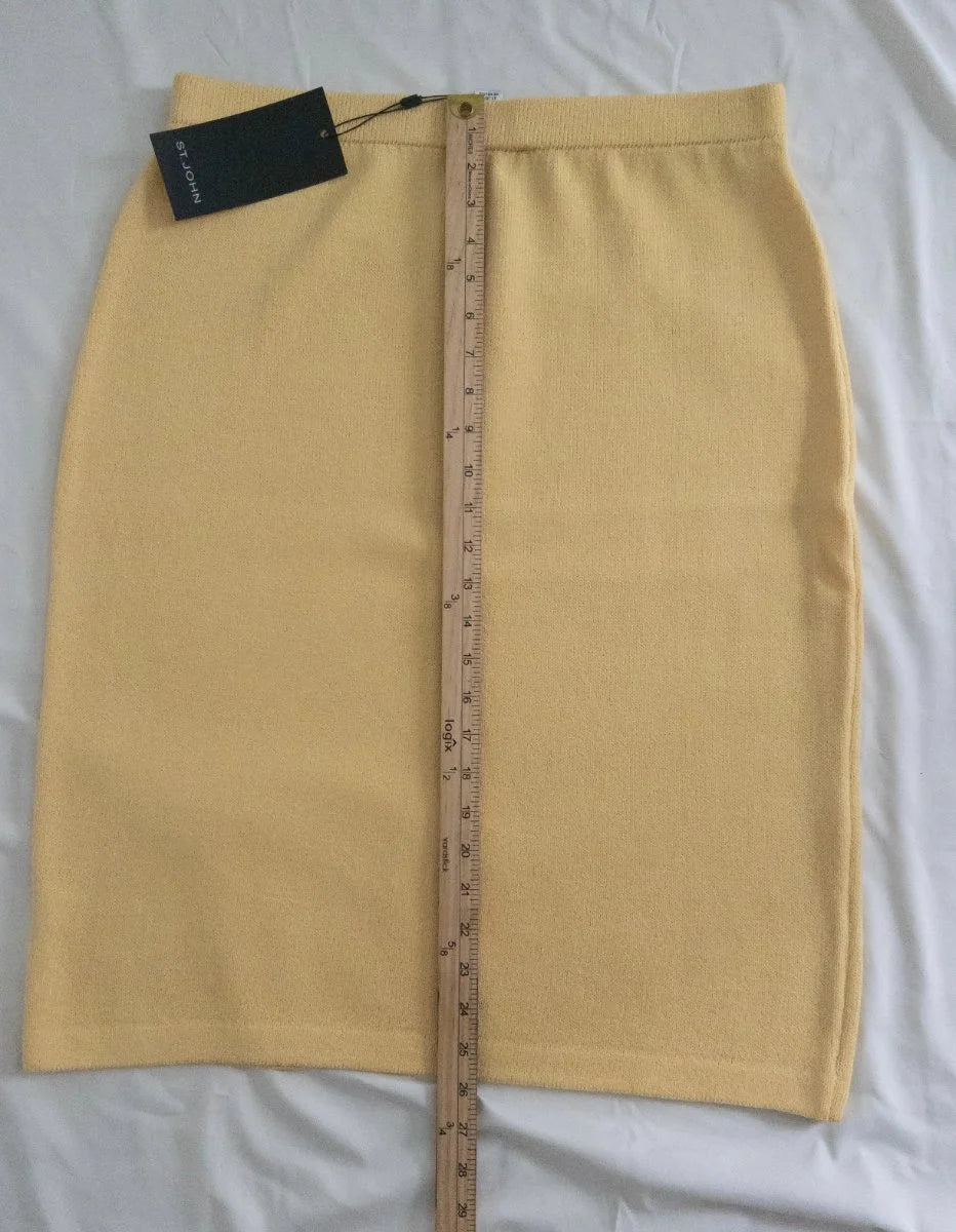 St. John — Skirt | Power dressing never required a single sharp edge · Sz 12