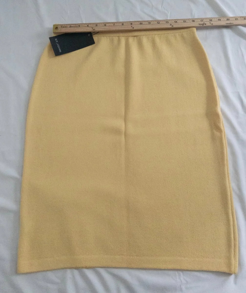 St. John — Skirt | Power dressing never required a single sharp edge · Sz 12