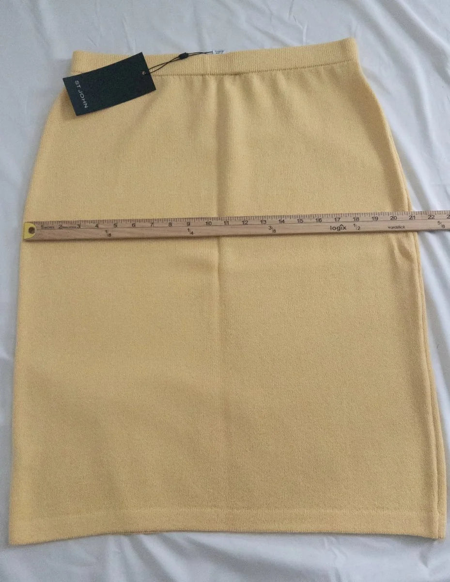 St. John — Skirt | Power dressing never required a single sharp edge · Sz 12