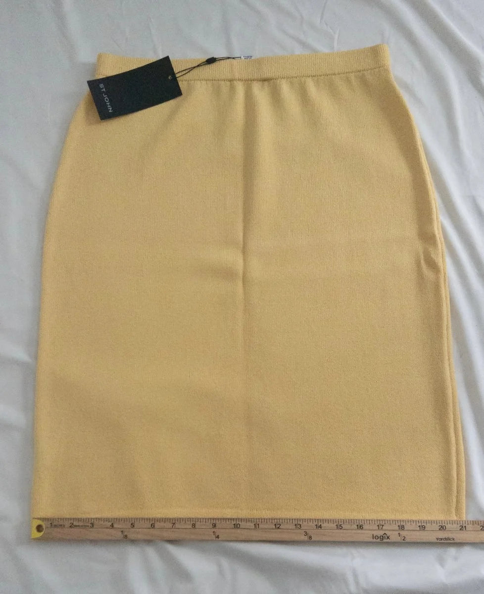 St. John — Skirt | Power dressing never required a single sharp edge · Sz 12