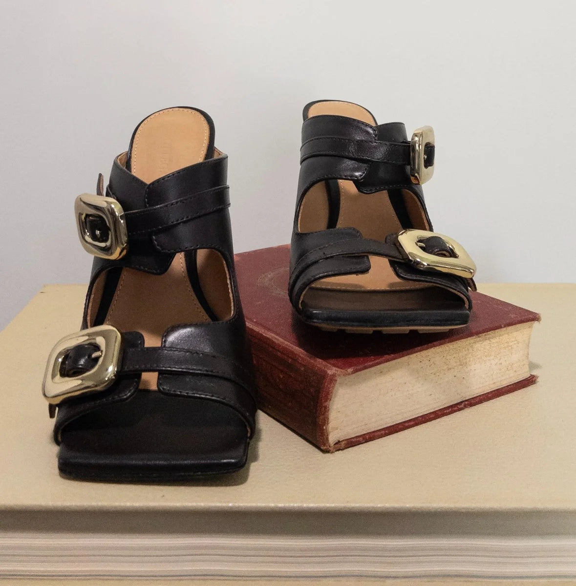 Bottega Veneta — Heels | Bottega doesn't beg for attention — and neither do you · Sz 7 (37EU)