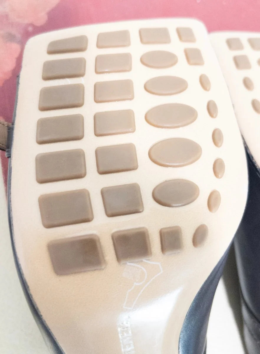 Bottega Veneta — Heels | Bottega doesn't beg for attention — and neither do you · Sz 7 (37EU)