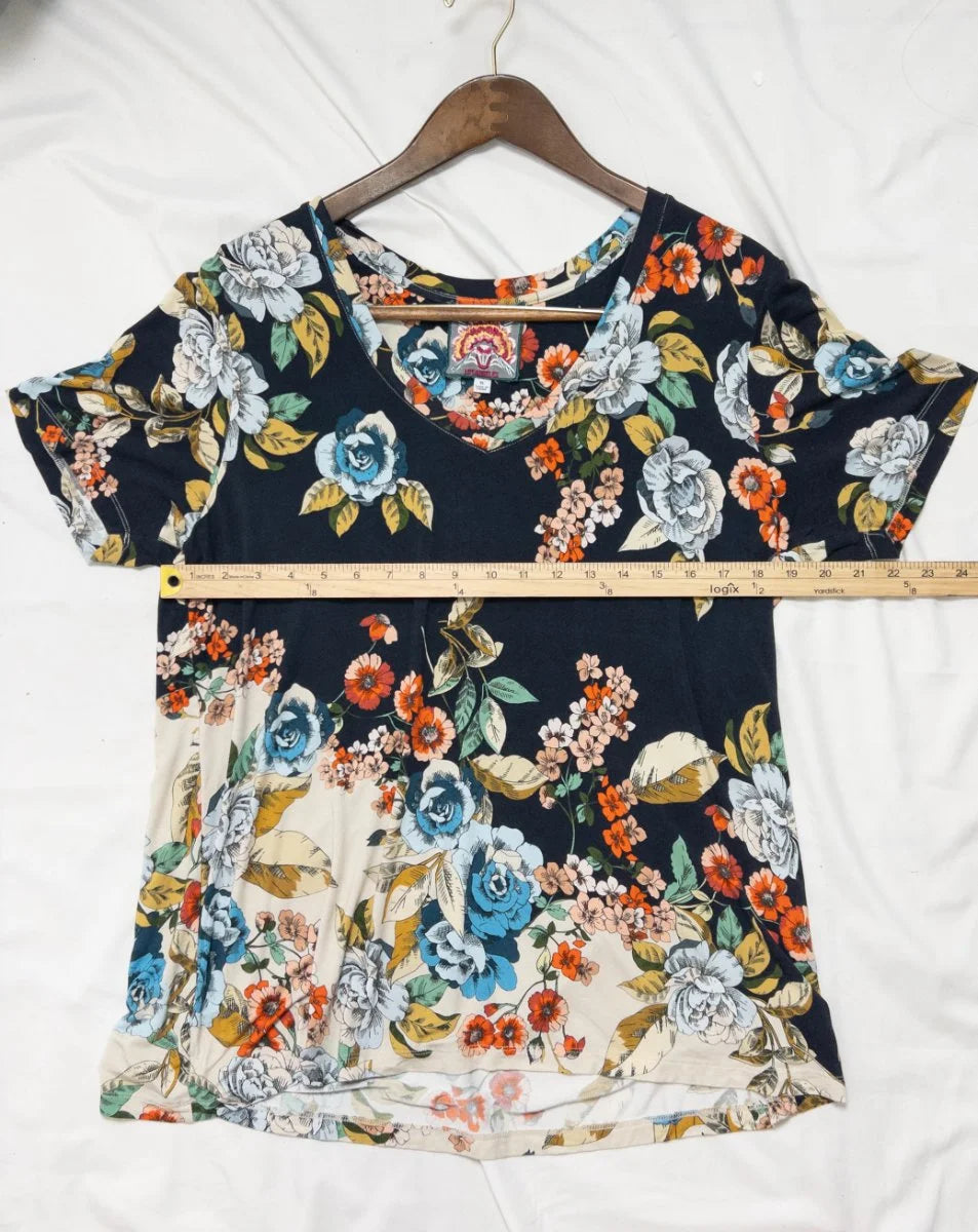 Johnny Was — Crew neck t-shirt | Botanicals don't shout — they grow on you · Sz XL