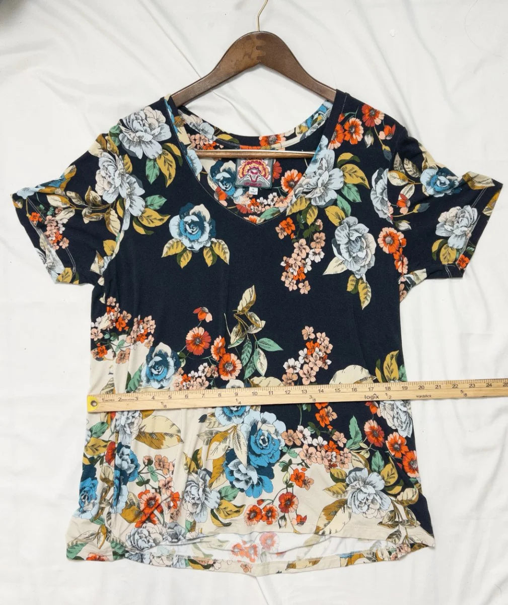 Johnny Was — Crew neck t-shirt | Botanicals don't shout — they grow on you · Sz XL