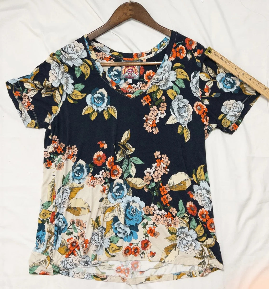 Johnny Was — Crew neck t-shirt | Botanicals don't shout — they grow on you · Sz XL