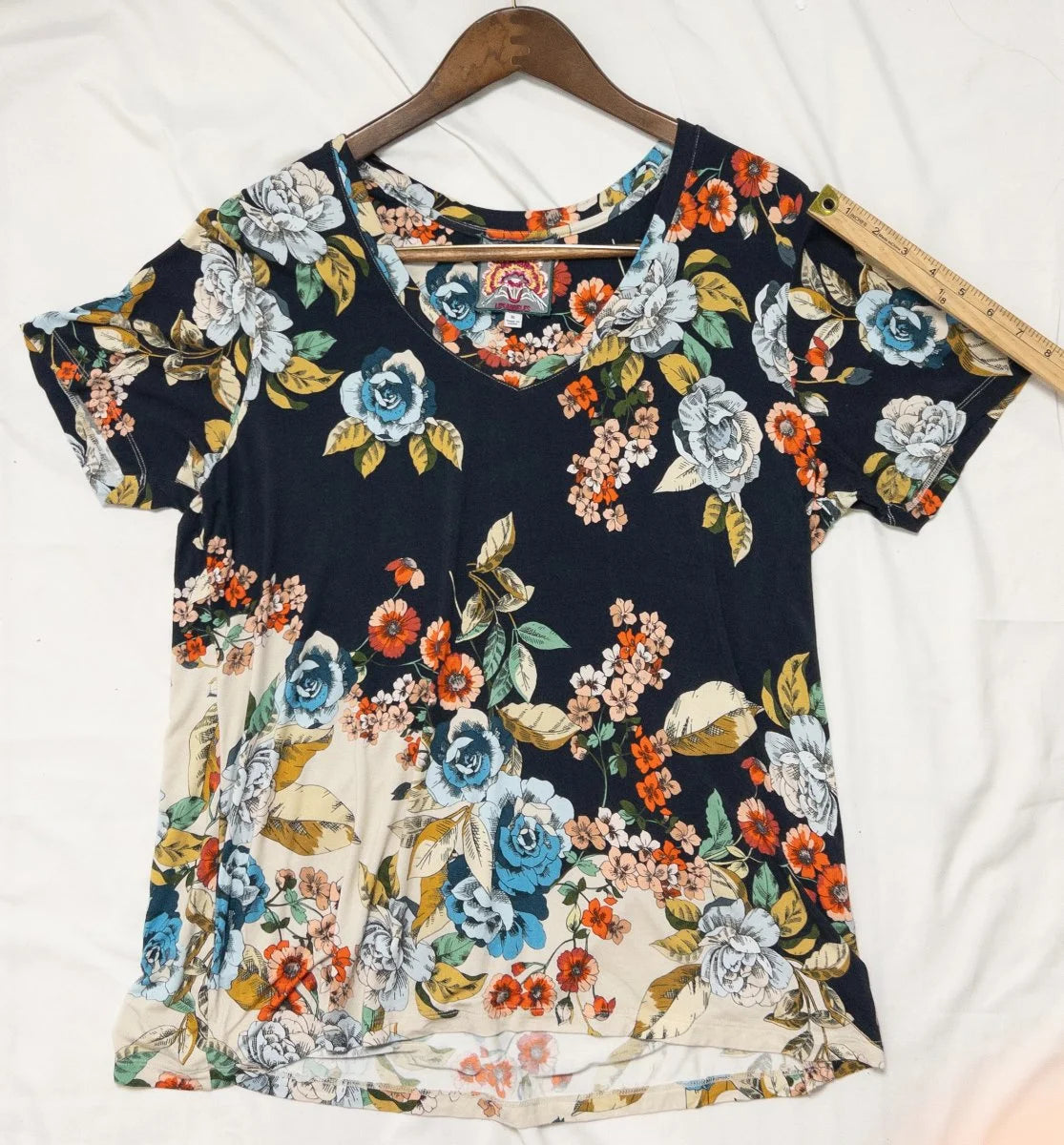 Johnny Was — Crew neck t-shirt | Botanicals don't shout — they grow on you · Sz XL