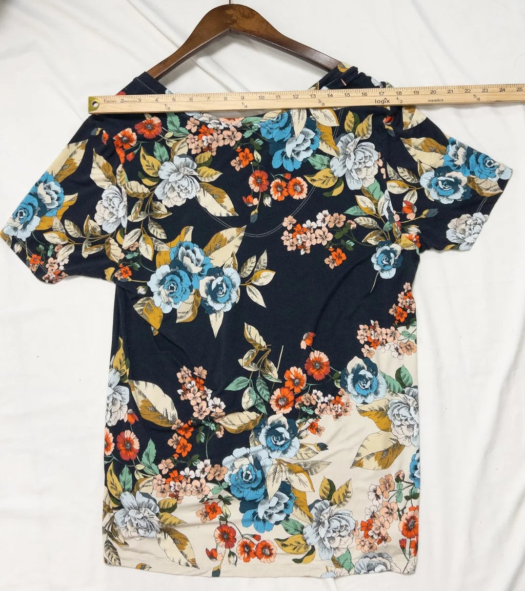 Johnny Was — Crew neck t-shirt | Botanicals don't shout — they grow on you · Sz XL