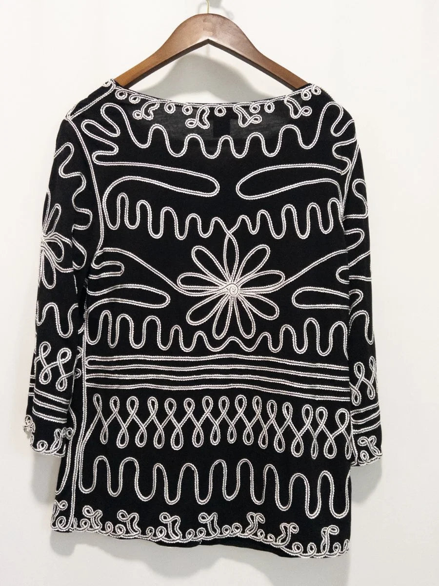 Lauren Michelle — Blouse | Embroidery this deliberate doesn't happen by accident · Sz L